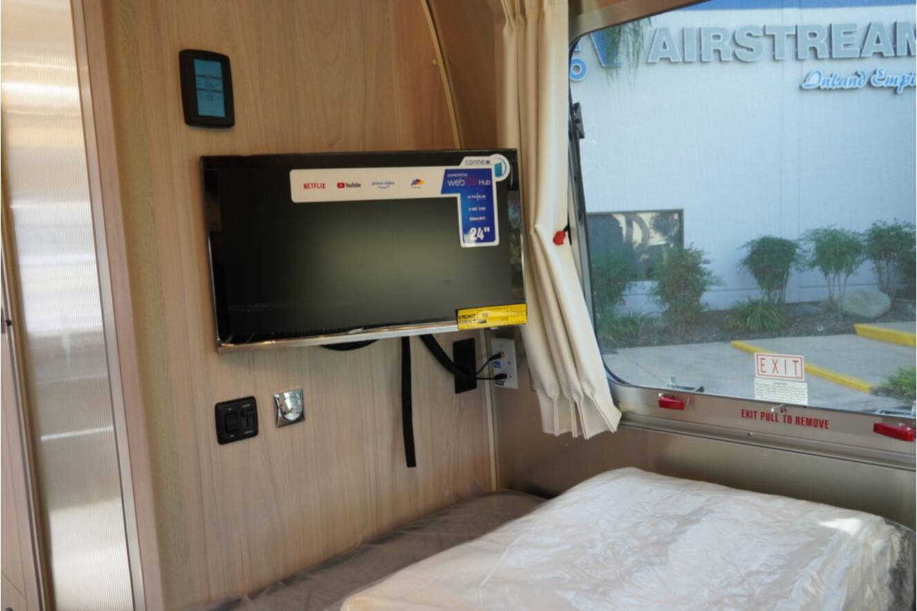 A photo of this 2026 Airstream Globetrotter 25FBT
