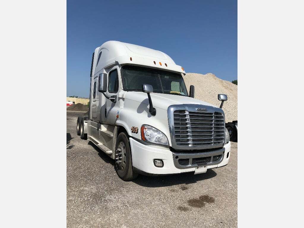 2015 FREIGHTLINER Cascadia 125 in Evansville, IN
