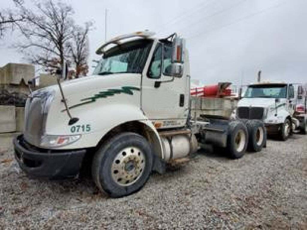 2007 INTERNATIONAL 8600 in La Crosse, IN