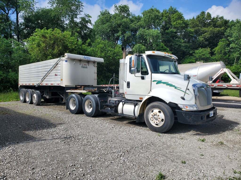 2007 INTERNATIONAL 8600 in La Crosse, IN