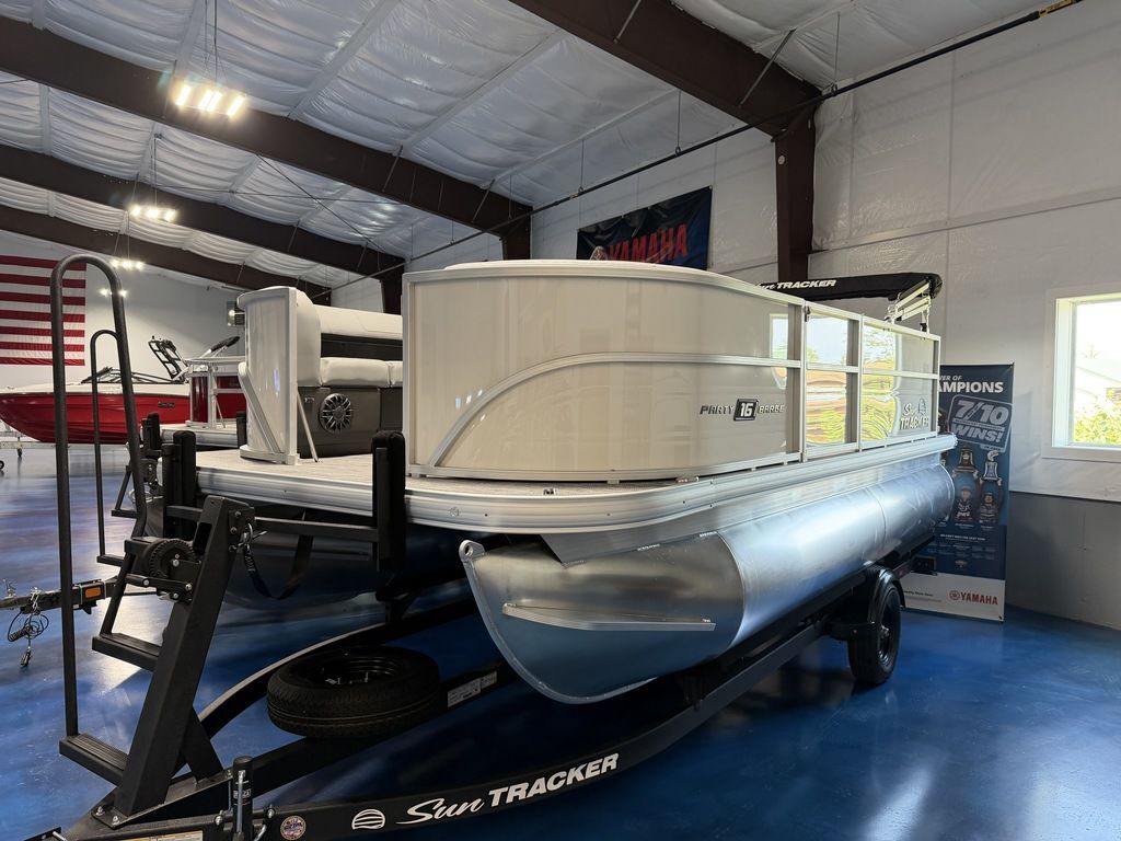 2027 Sun Tracker PB 16 DLX in holden ME