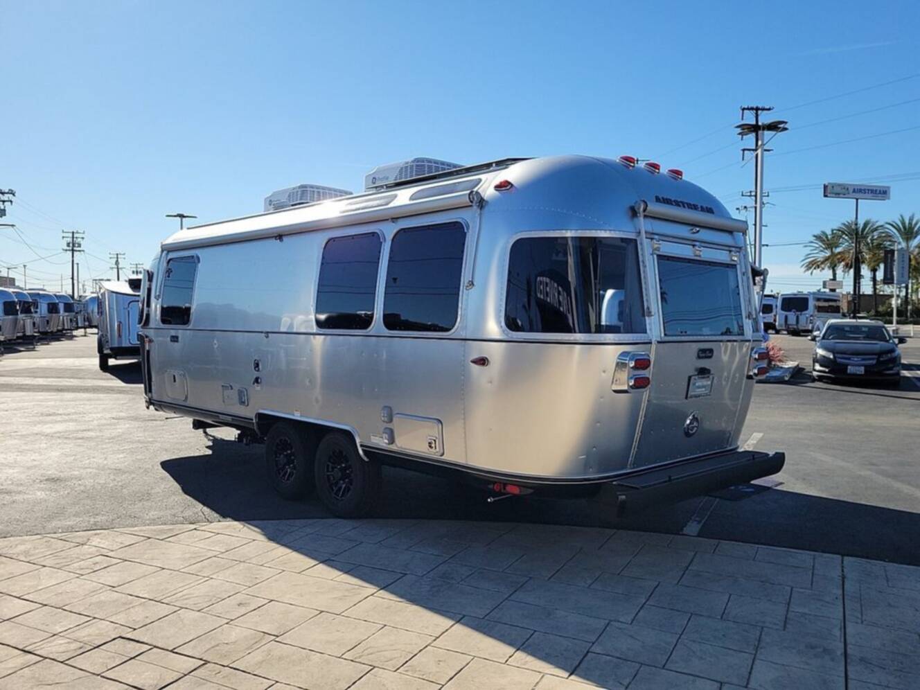 A photo of this 2026 Airstream Flying Cloud ® 25FB Midnight Flamingo