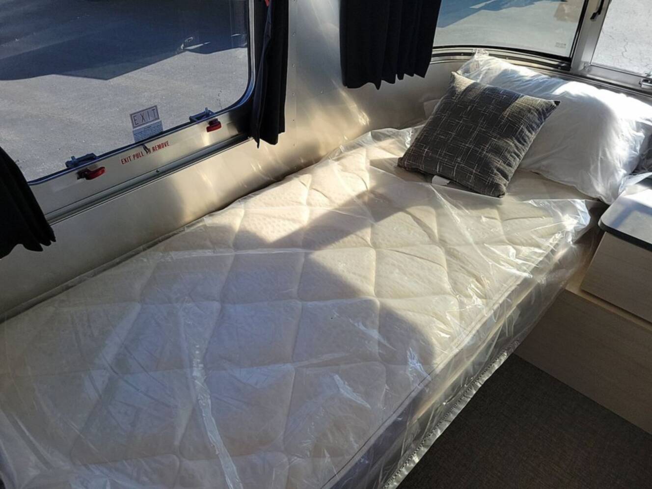 A photo of this 2026 Airstream Flying Cloud ® 25FB Midnight Flamingo