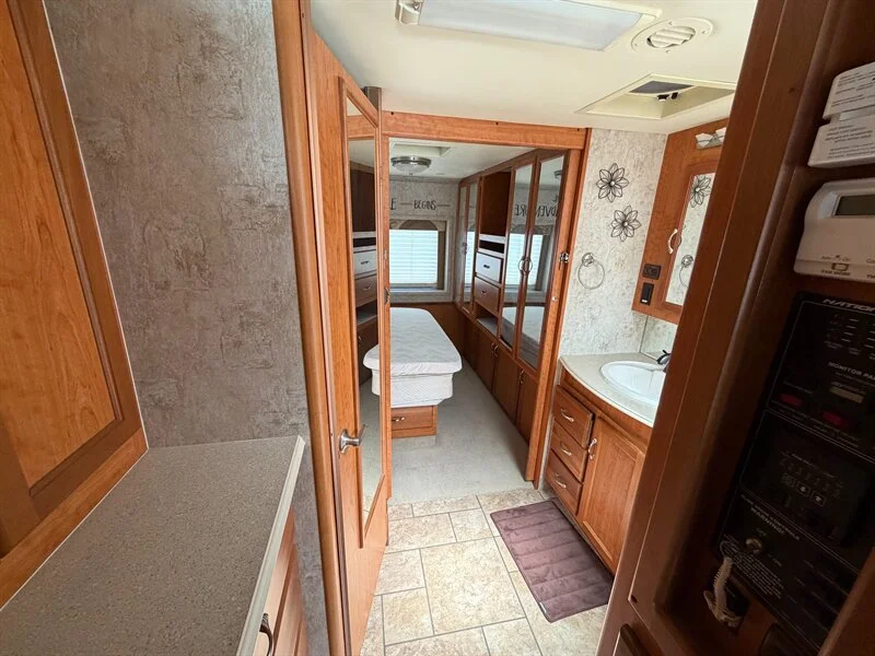 2006 NATIONAL DOLPHIN 5535