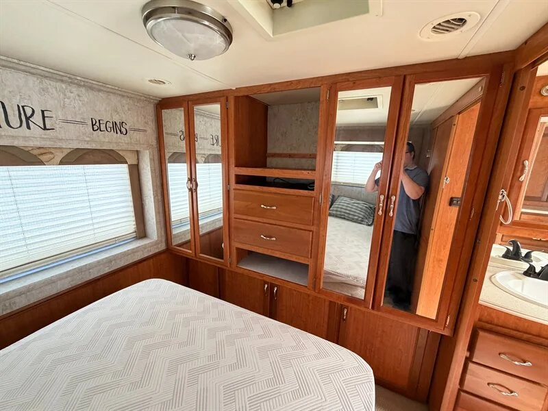 2006 NATIONAL DOLPHIN 5535