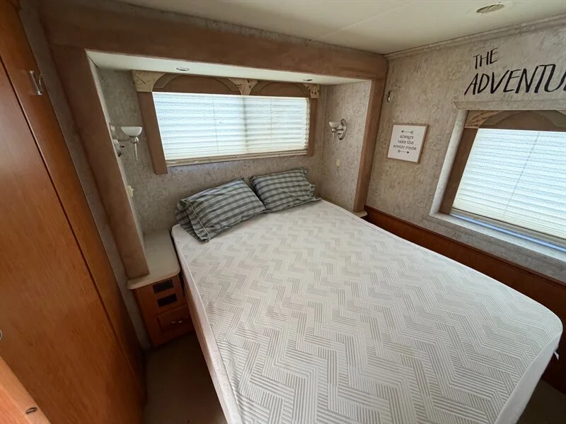 2006 NATIONAL DOLPHIN 5535