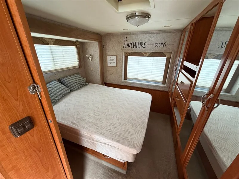 2006 NATIONAL DOLPHIN 5535