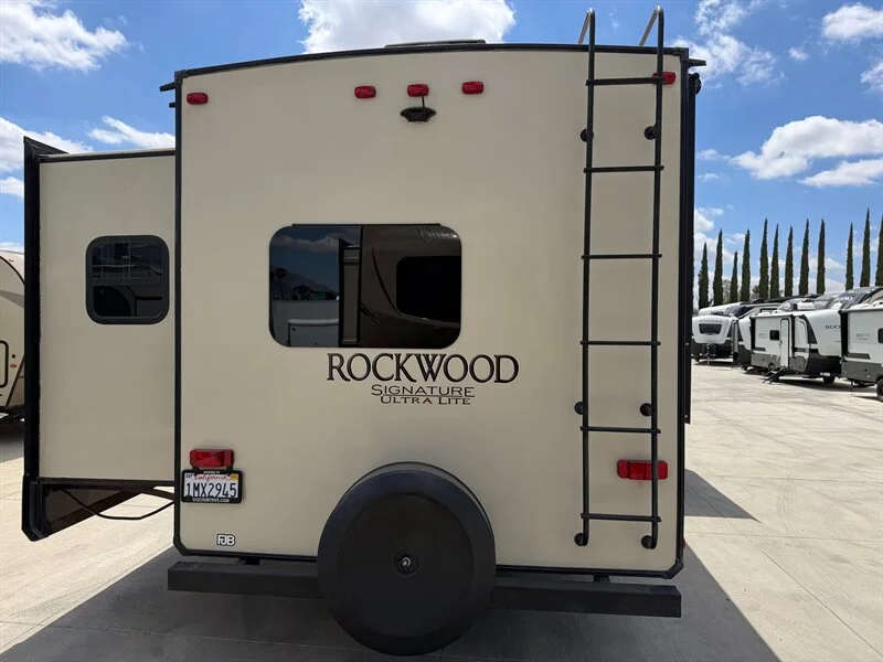 2018 Forest River Rockwood Signature 8324BS-W