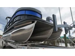 2027 Bennington 22 M SWINGBACK