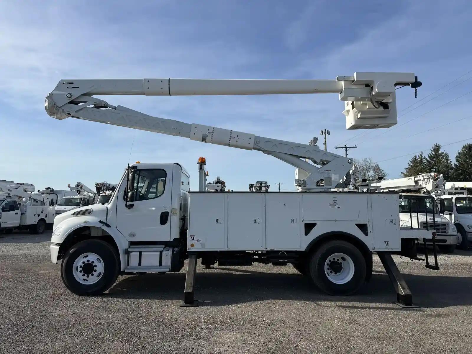 2017 FREIGHTLINER BUSINESS CLASS M2 106 in Craigville, IN