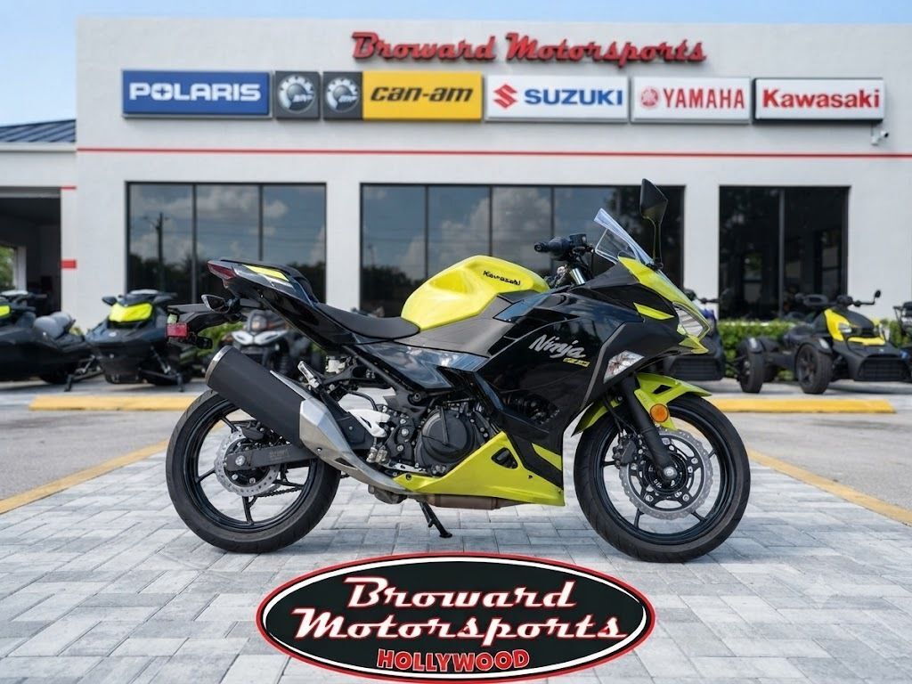 2026 Kawasaki Ninja® 500 ABS Metallic Yellowish Green/Ebony ABS in Hollywood, FL