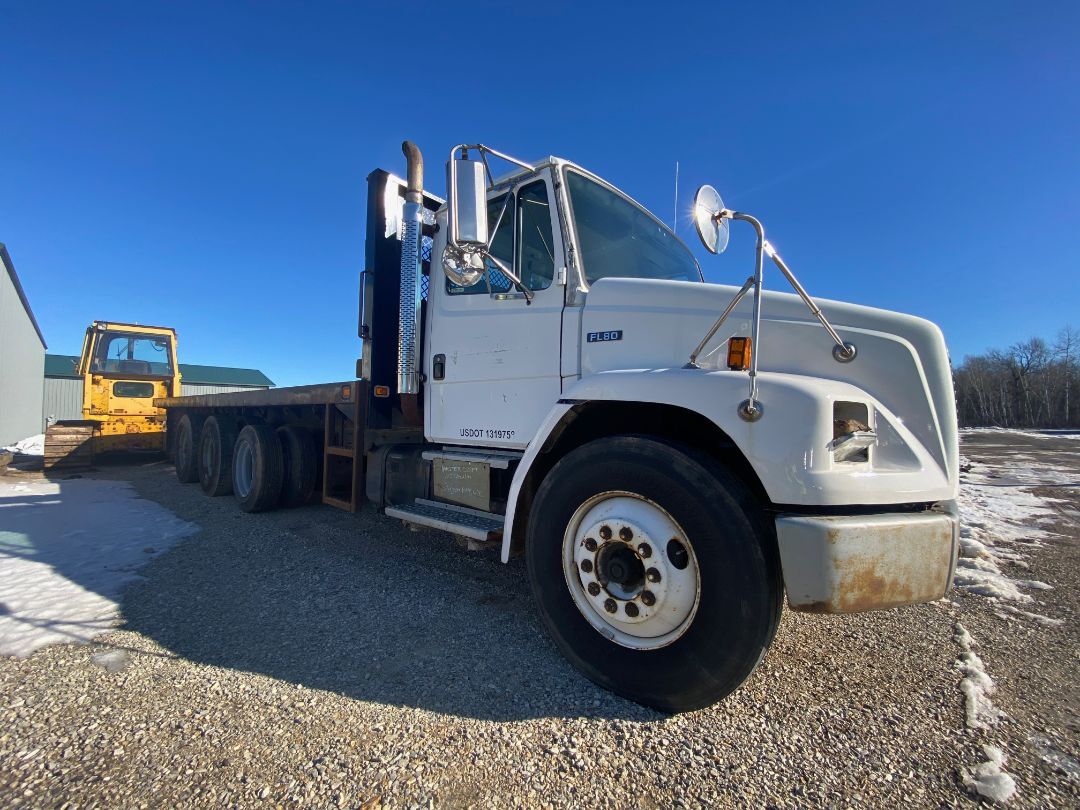 1995 FREIGHTLINER FL80 in Sturgeon Bay, WI