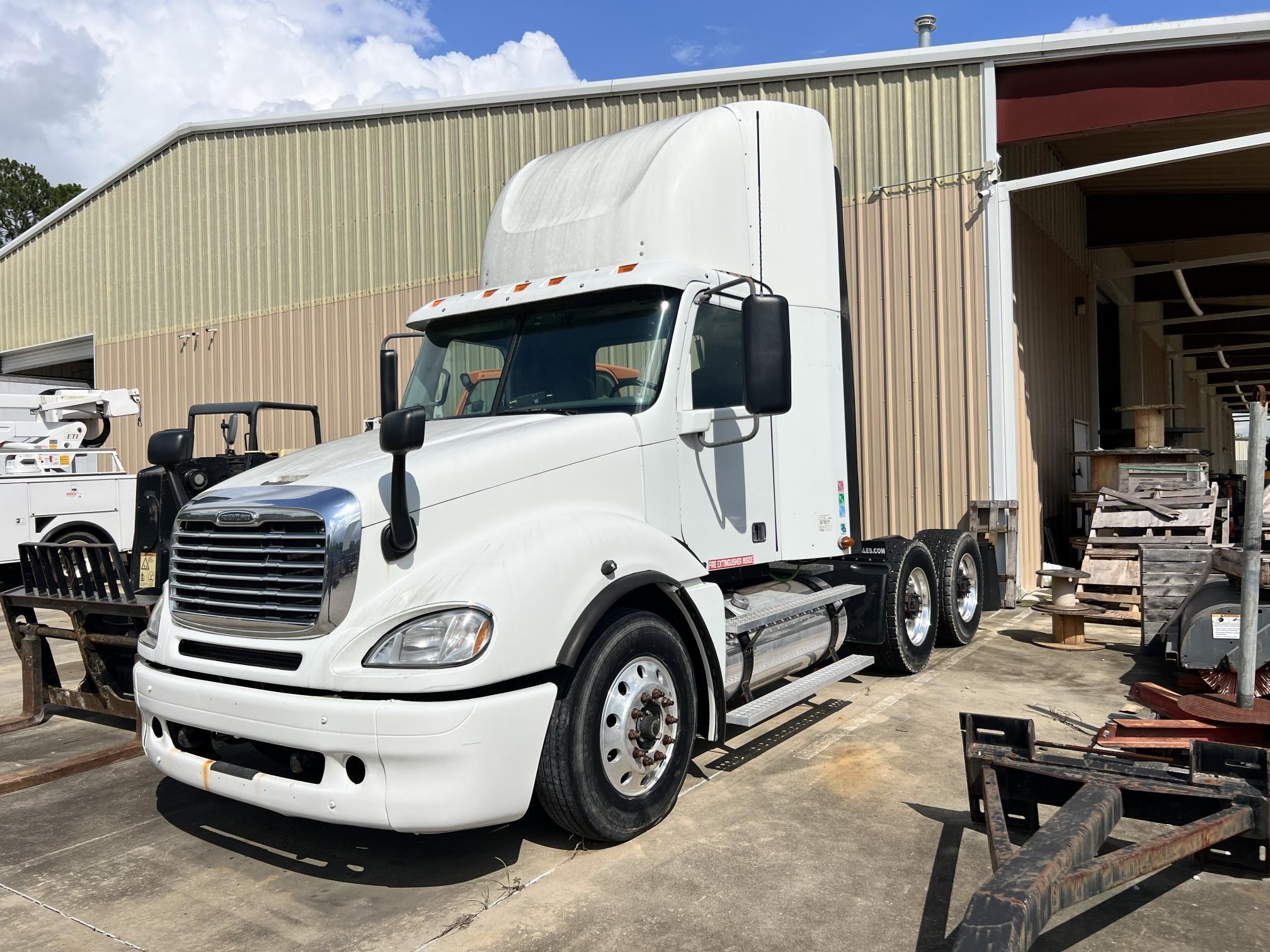 2016 FREIGHTLINER COLUMBIA in Baton Rouge, LA