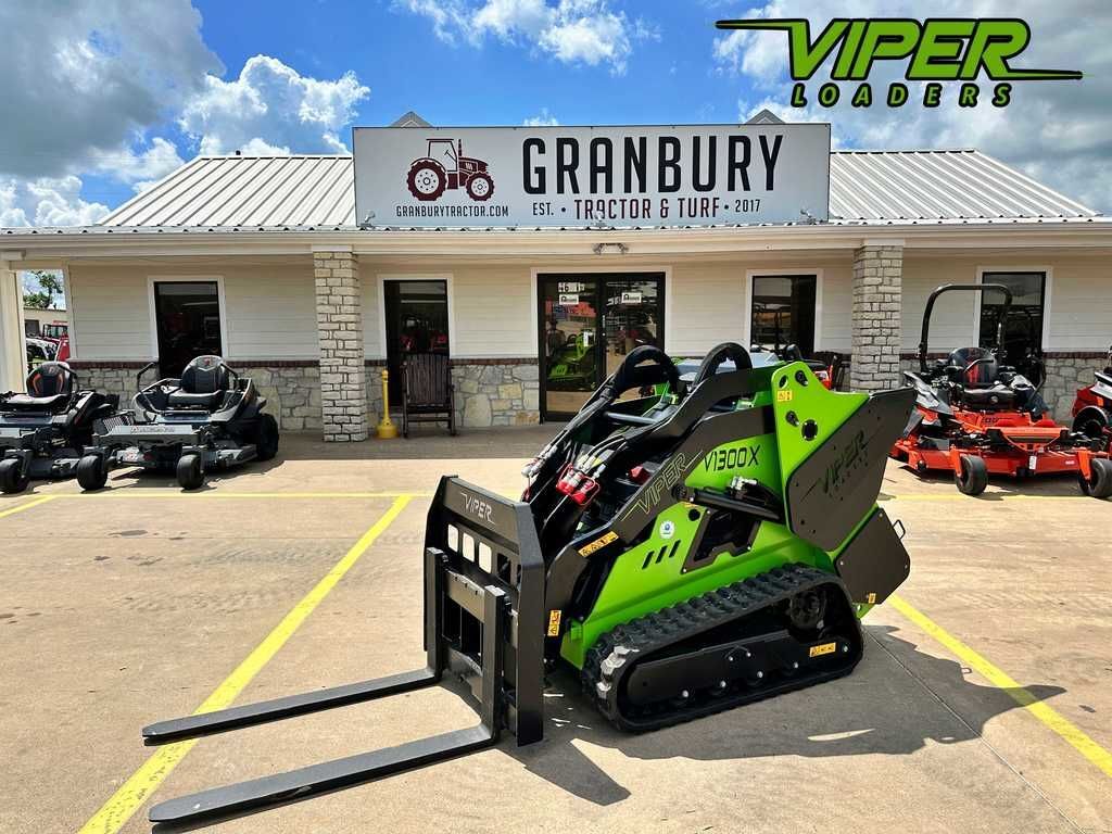 2024 VIPER LOADERS V1300X W/ PALLET FORKS. in Granbury, TX