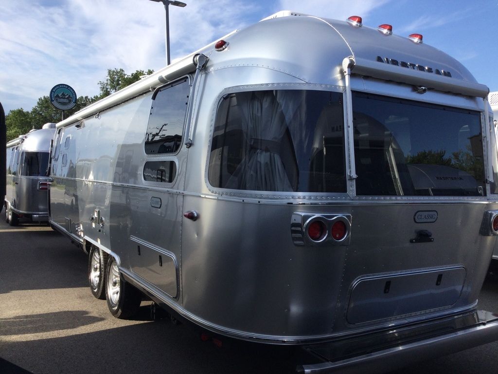 2026 Airstream Classic 28RB in lorain OH