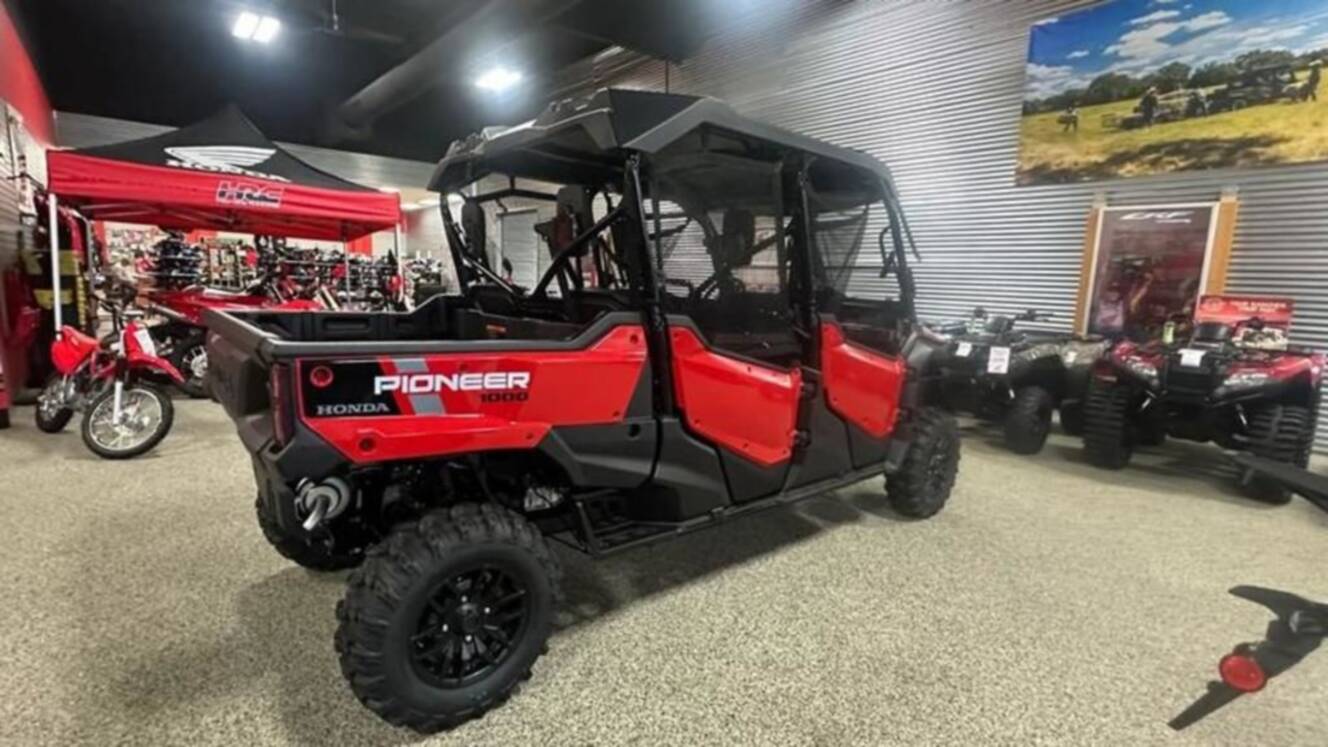 A photo of this 2025 Honda Pioneer 1000-6 Deluxe Crew