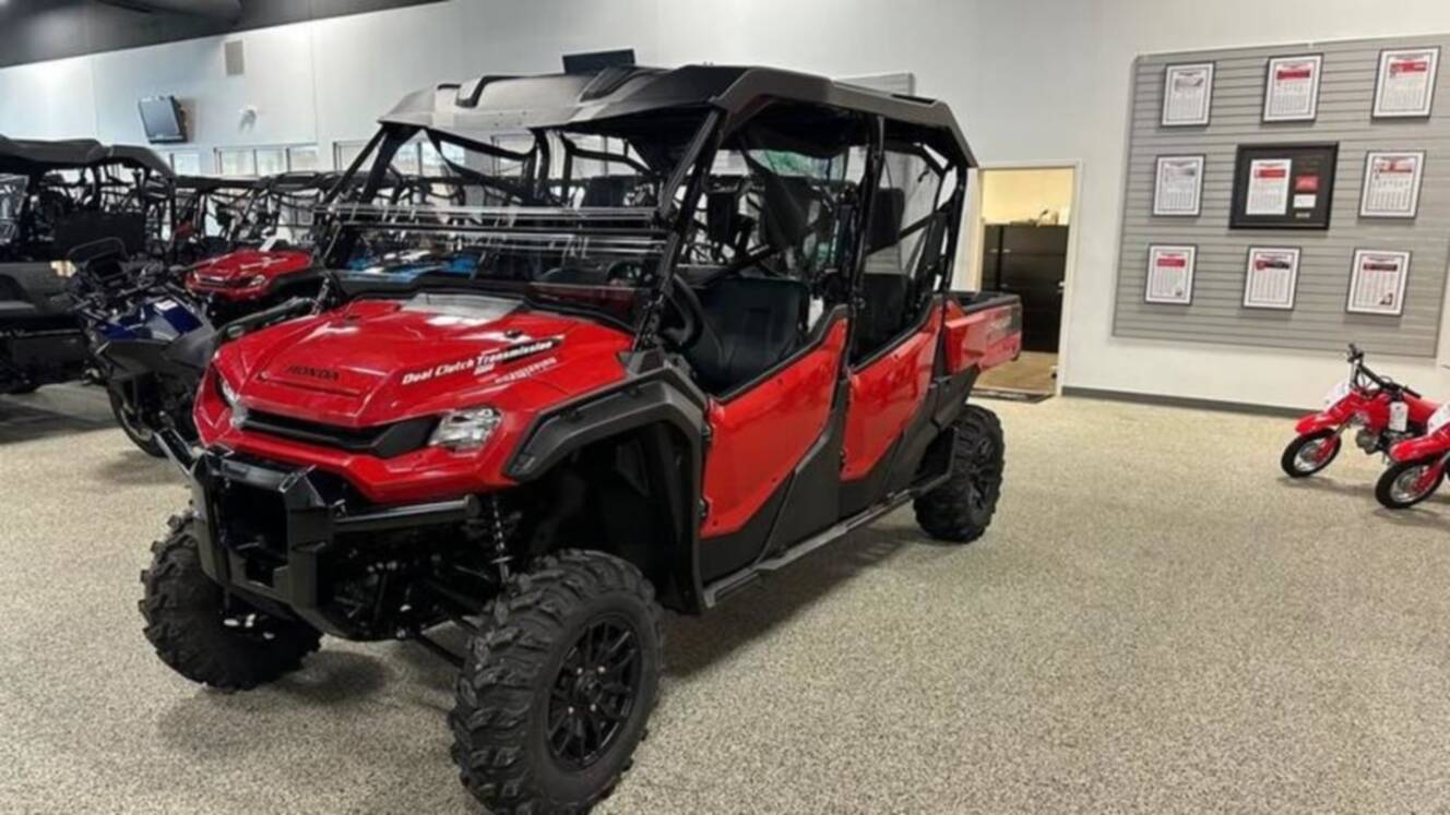 A photo of this 2025 Honda Pioneer 1000-6 Deluxe Crew