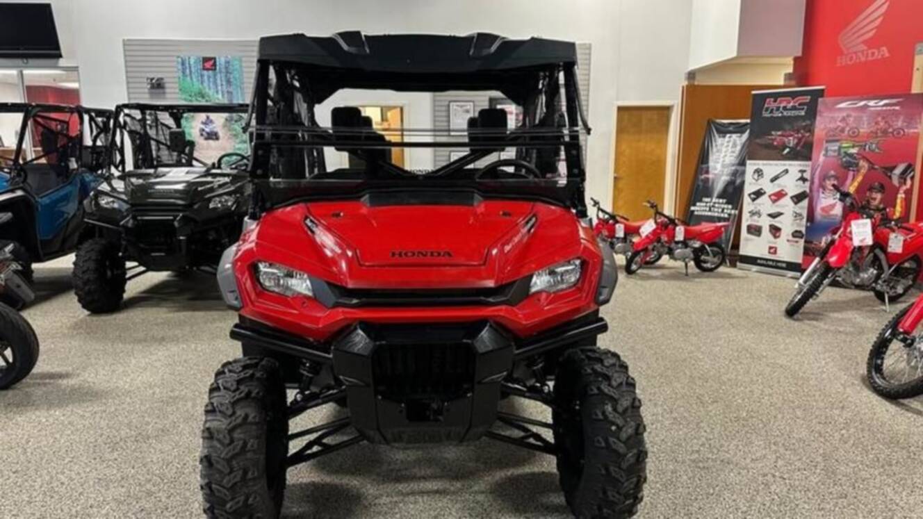 A photo of this 2025 Honda Pioneer 1000-6 Deluxe Crew