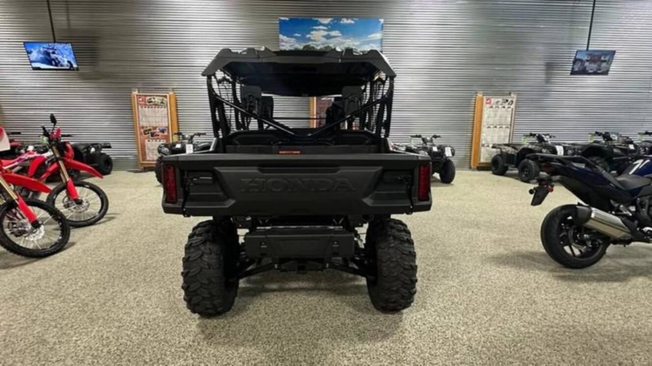 A photo of this 2025 Honda Pioneer 1000-6 Deluxe Crew
