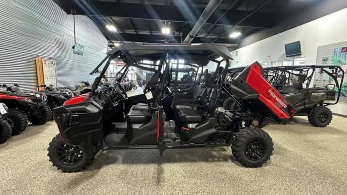 A photo of this 2025 Honda Pioneer 1000-6 Deluxe Crew