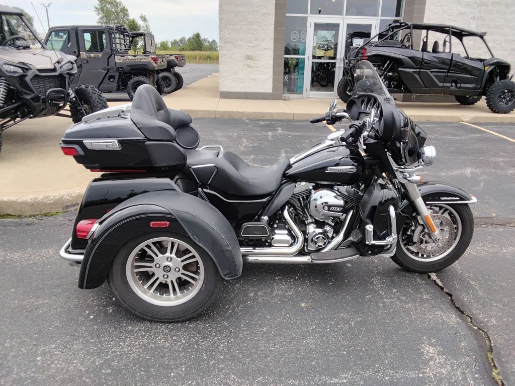 2014 Harley-Davidson® FLHTCUTG - Tri Glide® Ultra ULTRA CLASSIC in Burbank, OH