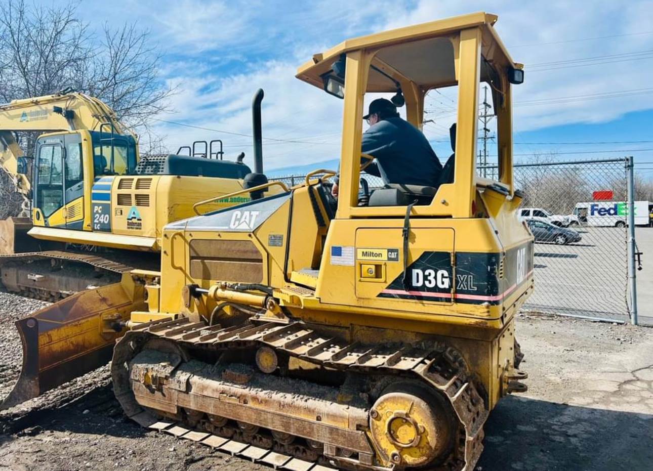 2006 Caterpillar D3G XL in Wayne, MI