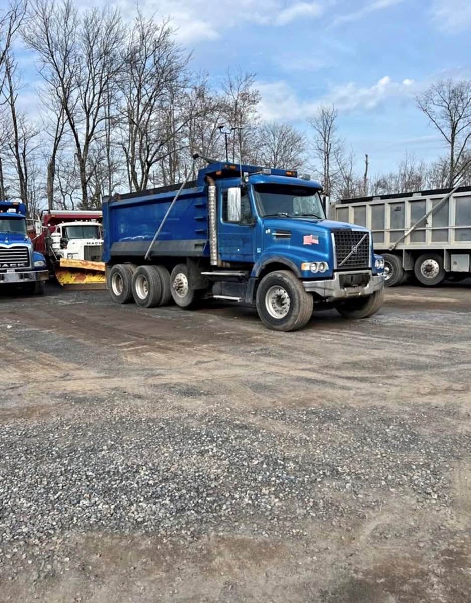 2007 Volvo VHD in Wayne, MI