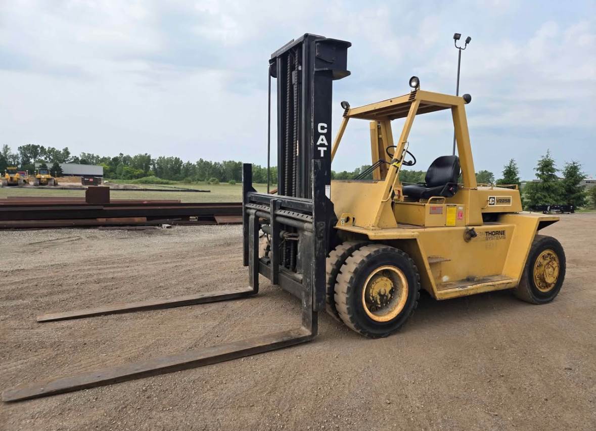 Caterpillar V225B in Van Buren Charter Township, MI