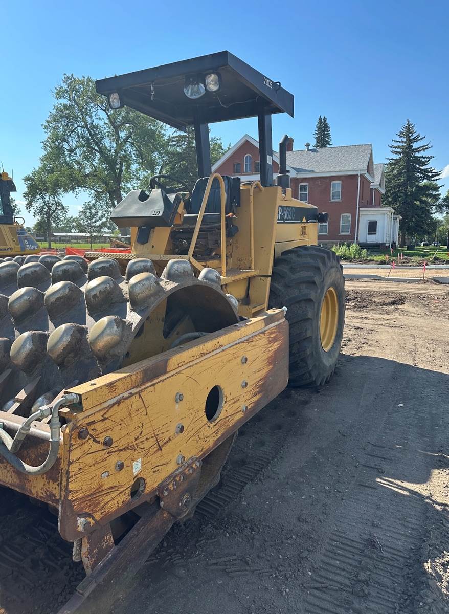 1998 Caterpillar CP563C in Wayne, MI