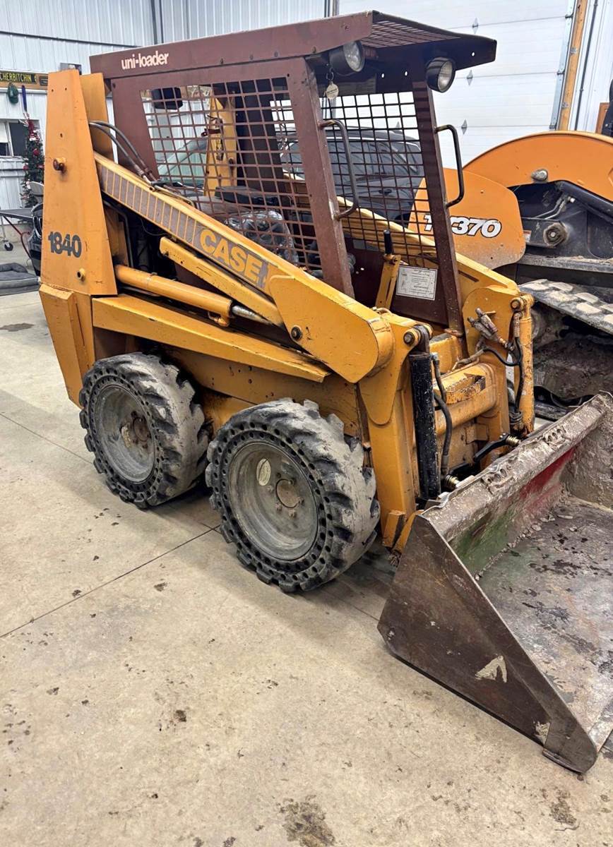 Case 1840 Uni-Loader in Van Buren Charter Township, MI