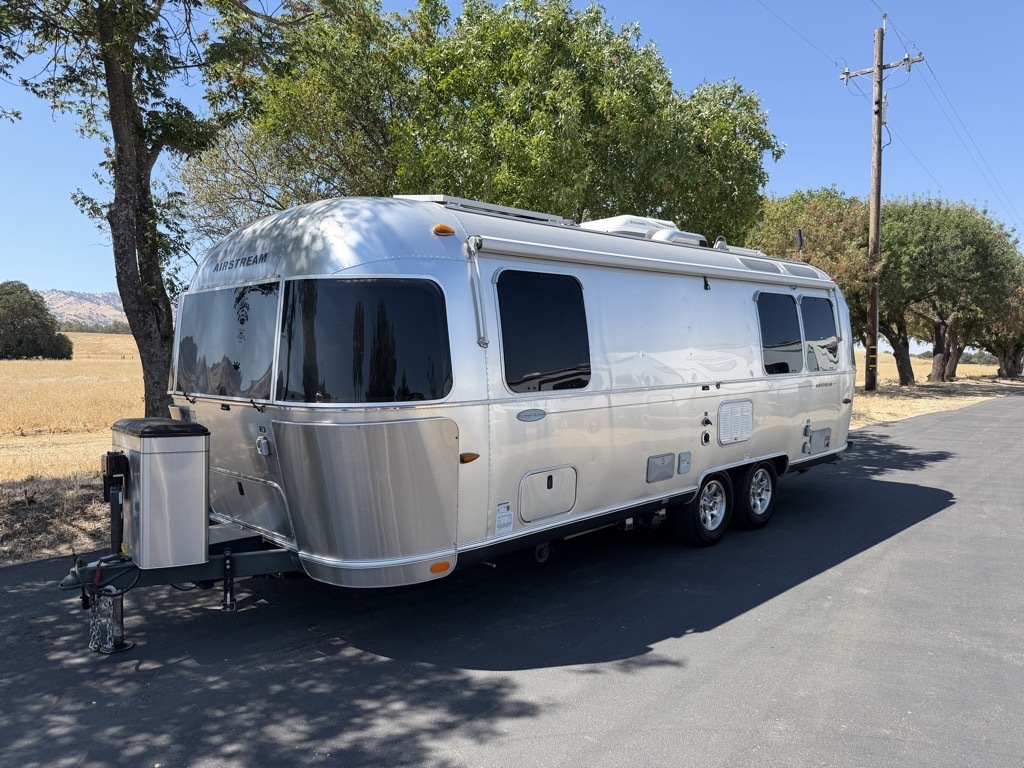 2014 Airstream FLYING CLOUD 25FB TWIN in winters CA