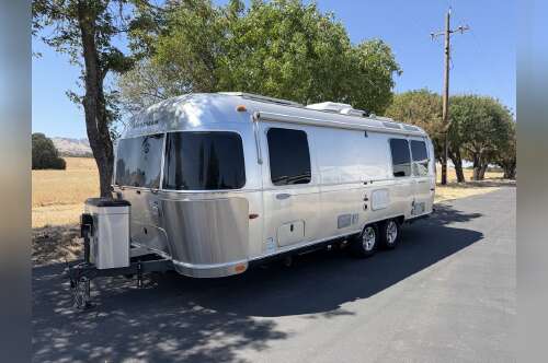 2014 Airstream FLYING CLOUD 25FB TWIN in winters CA