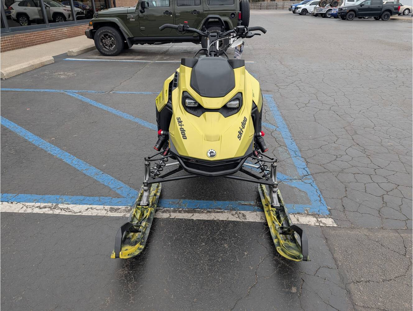 A photo of this 2025 Ski-Doo Freeride 850 E-TEC