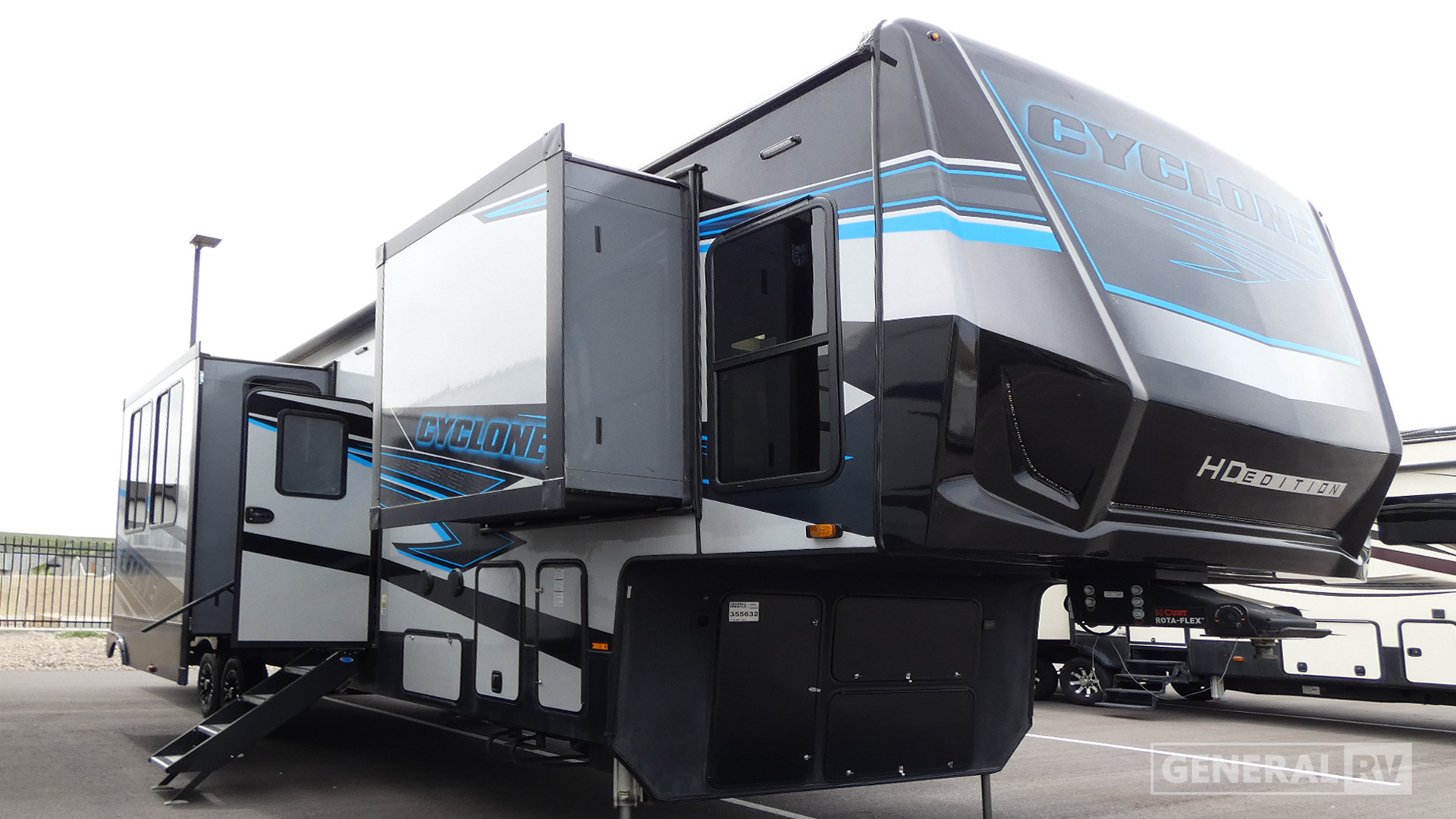 2024 Heartland CYCLONE 3714 Fifth Wheel Toy Hauler RV