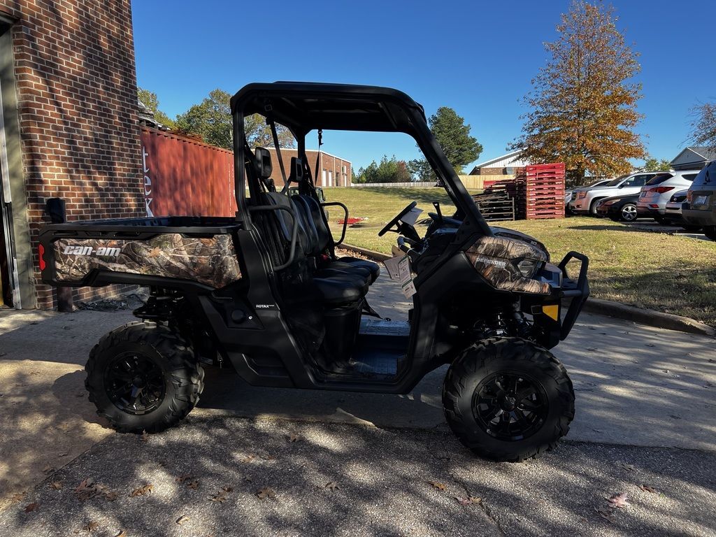 2025 Can-Am Defender XT HD10 Recreation / Sport ATV