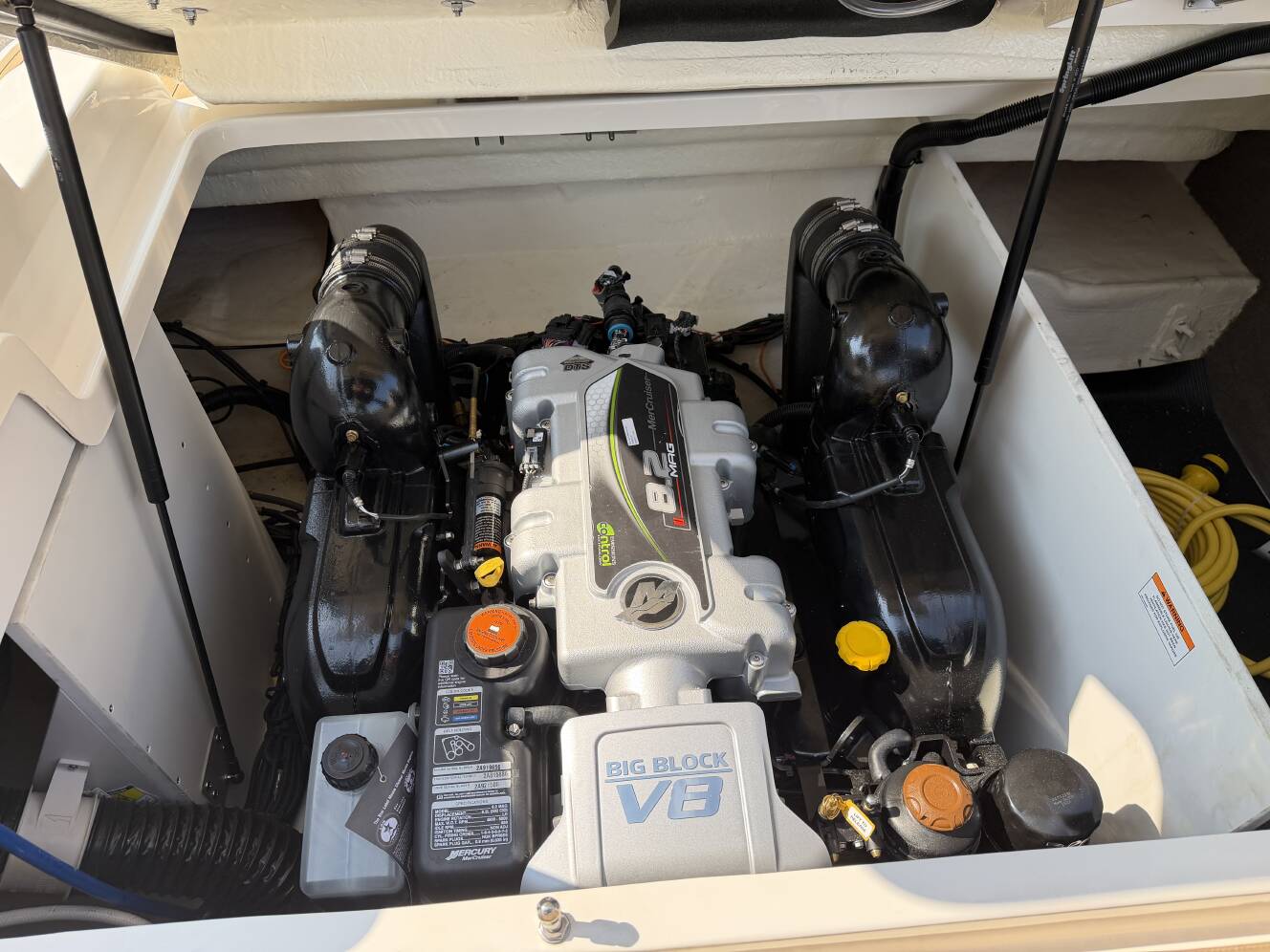 A photo of this 2026 Sea Ray SDX 290