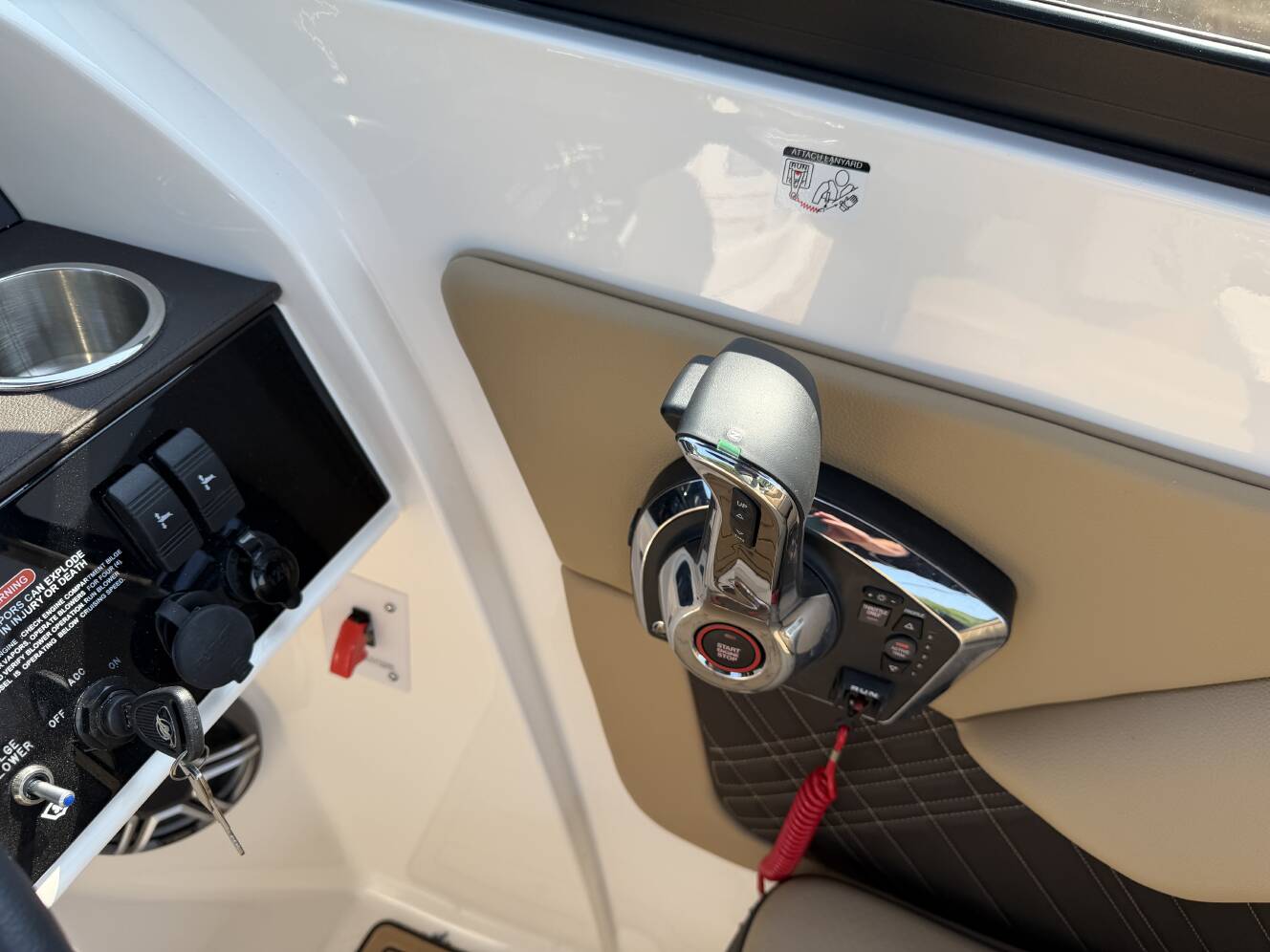 A photo of this 2026 Sea Ray SDX 290