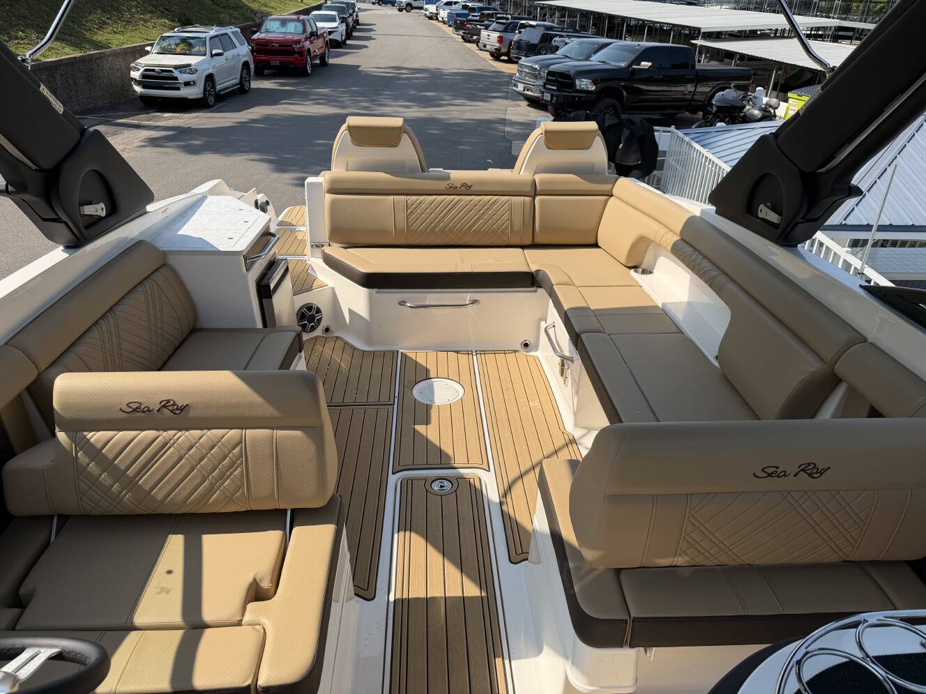 A photo of this 2026 Sea Ray SDX 290