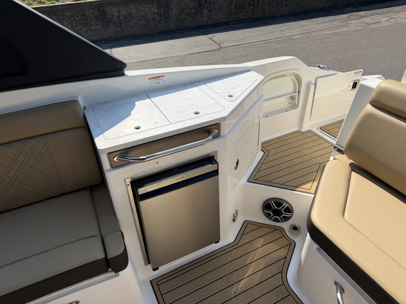 A photo of this 2026 Sea Ray SDX 290