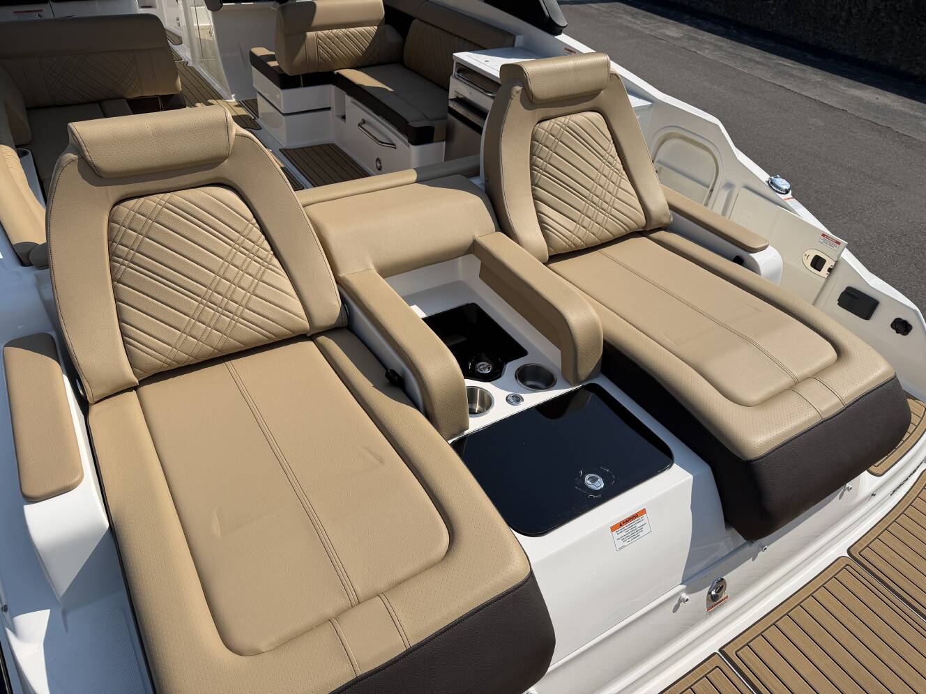 A photo of this 2026 Sea Ray SDX 290