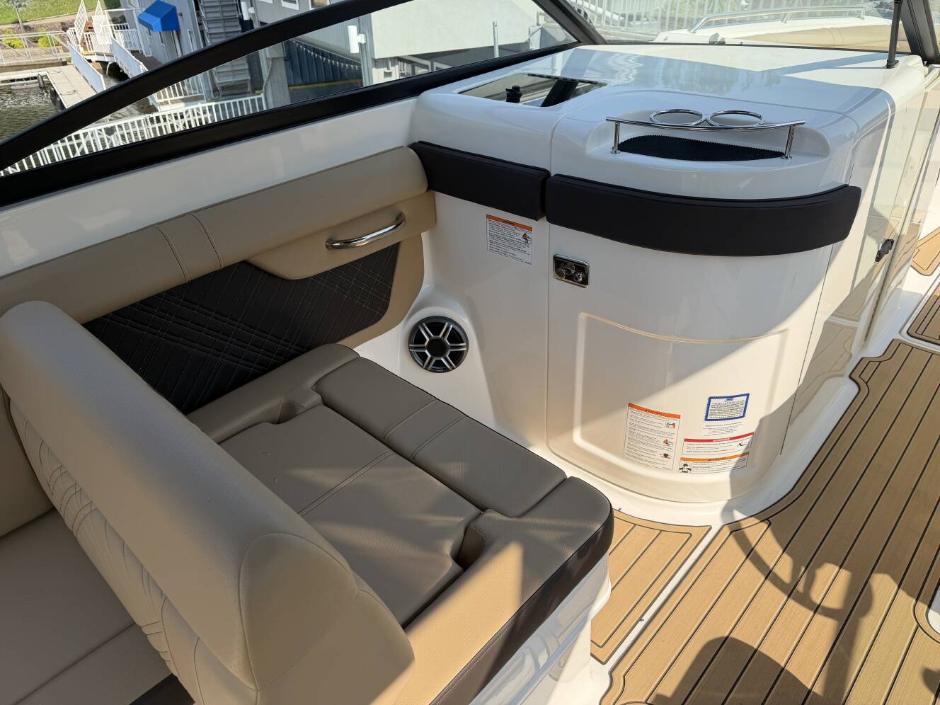 A photo of this 2026 Sea Ray SDX 290