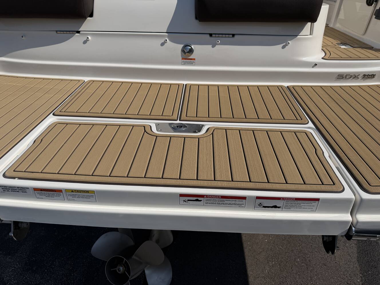 A photo of this 2026 Sea Ray SDX 290