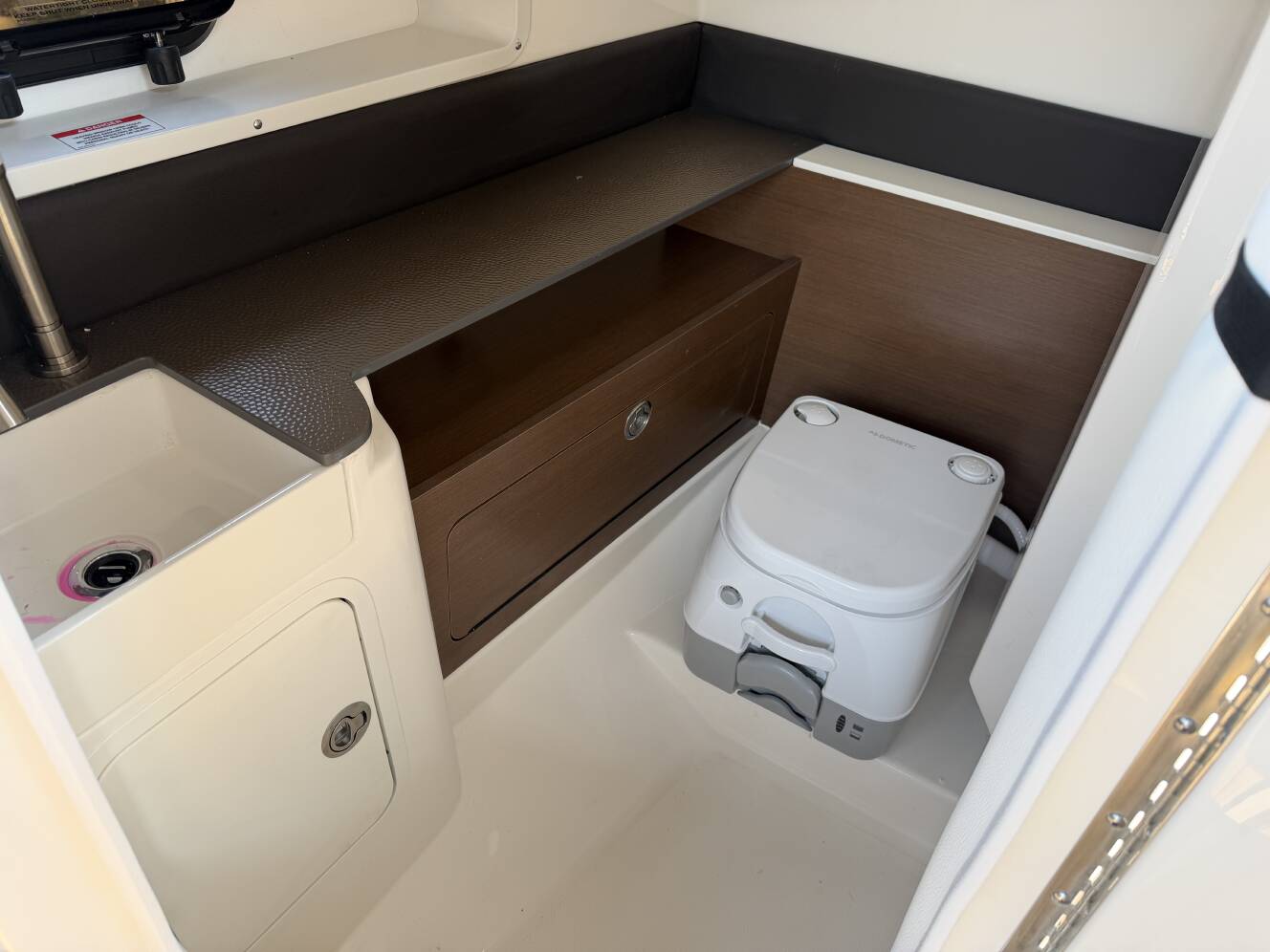 A photo of this 2026 Sea Ray SDX 290