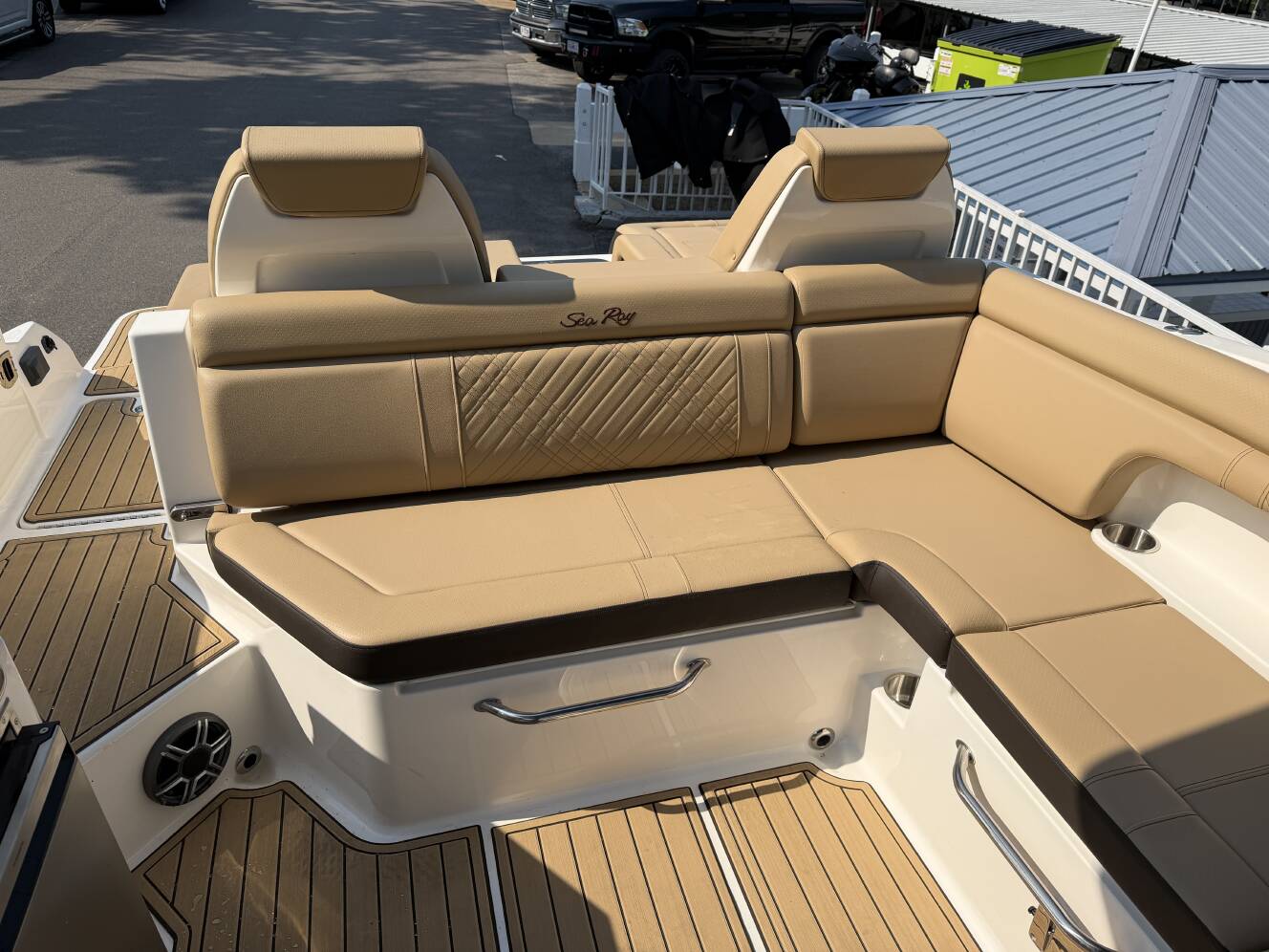 A photo of this 2026 Sea Ray SDX 290