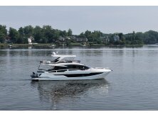 4 Versatile Flybridge Boats Under 40 Feet image