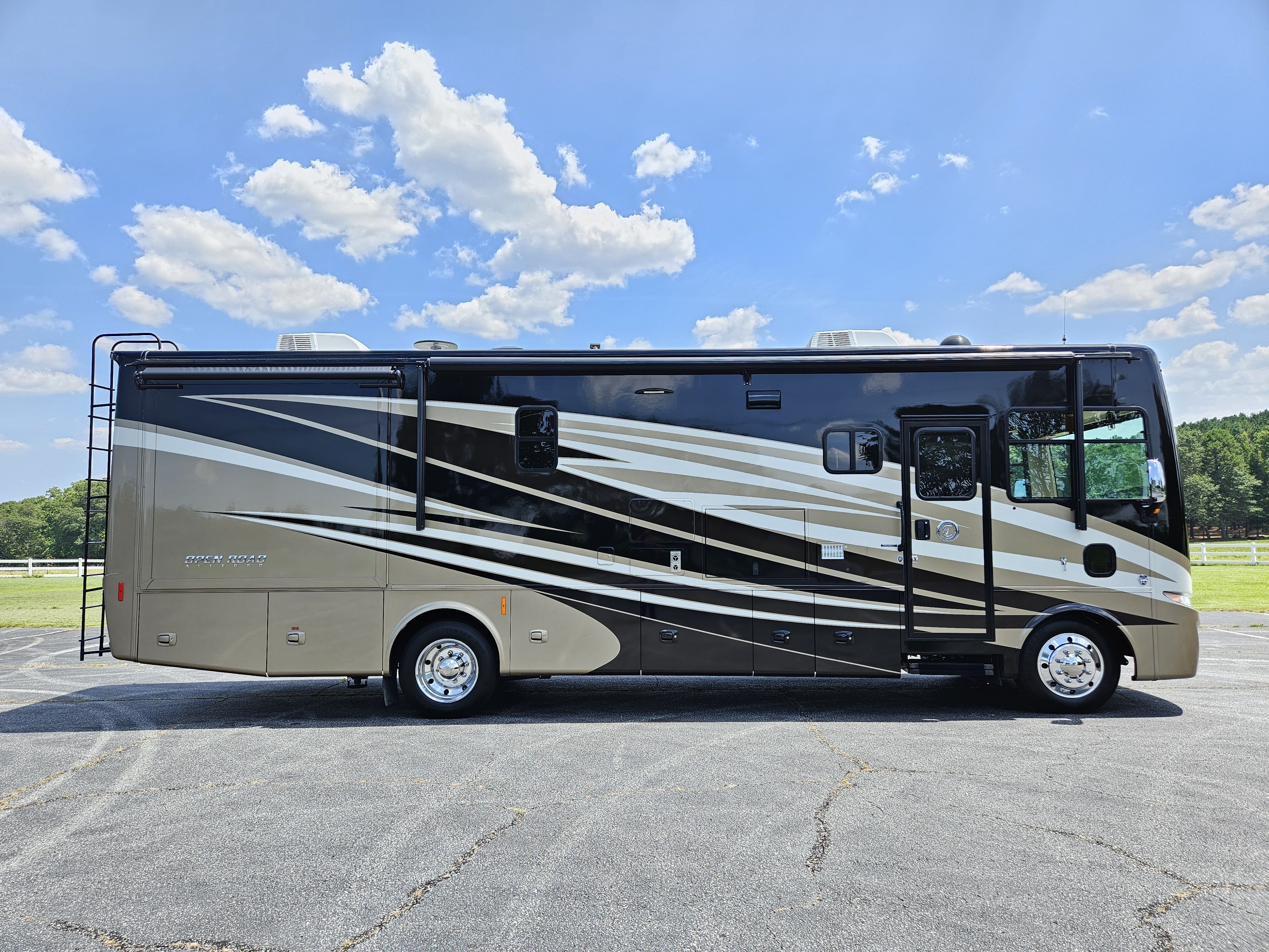 2018 Tiffin Motorhomes OPEN ROAD ALLEGRO 32 SA in inman SC