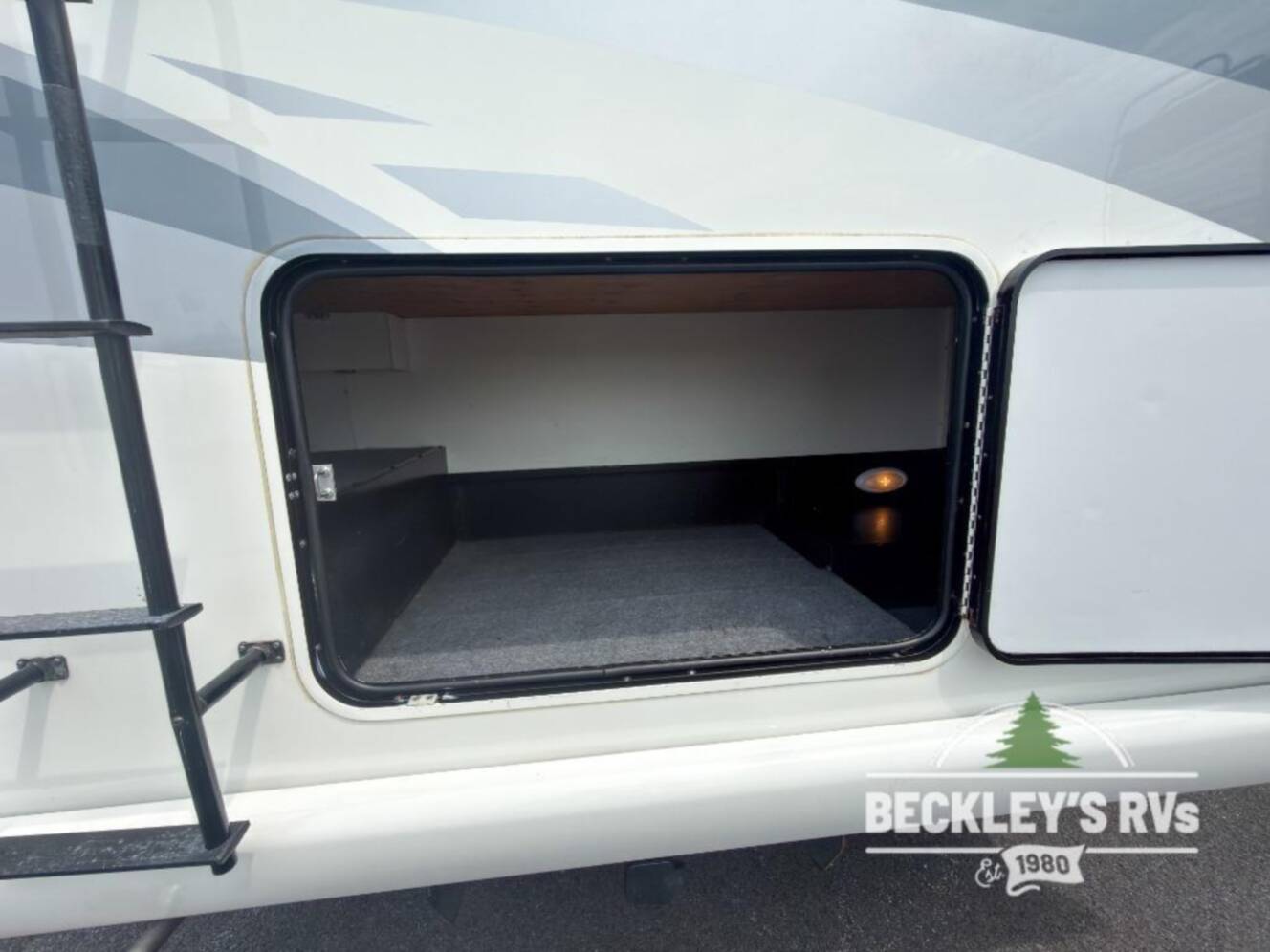 A photo of this 2019 Winnebago Vista LX 27N
