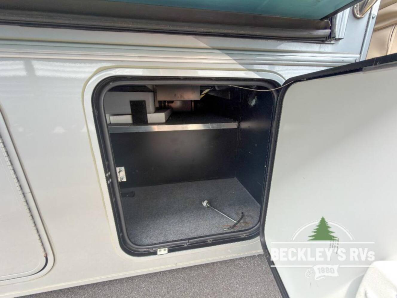 A photo of this 2019 Winnebago Vista LX 27N