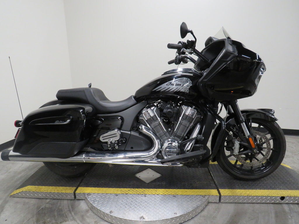 2021 Indian Motorcycle® Challenger® Thunder Black in Fort Worth, TX