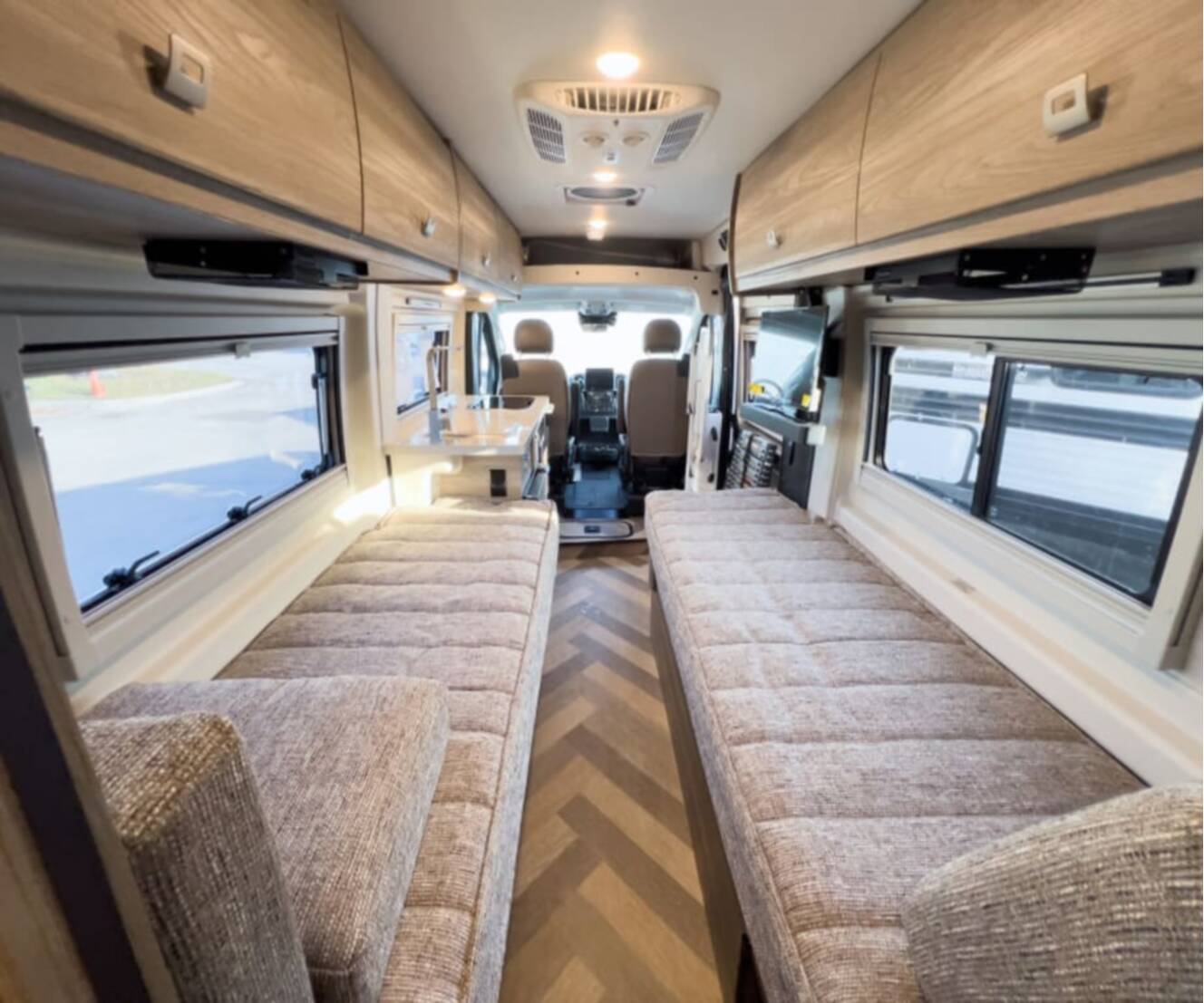 A photo of this 2026 Winnebago TRAVATO BU259K